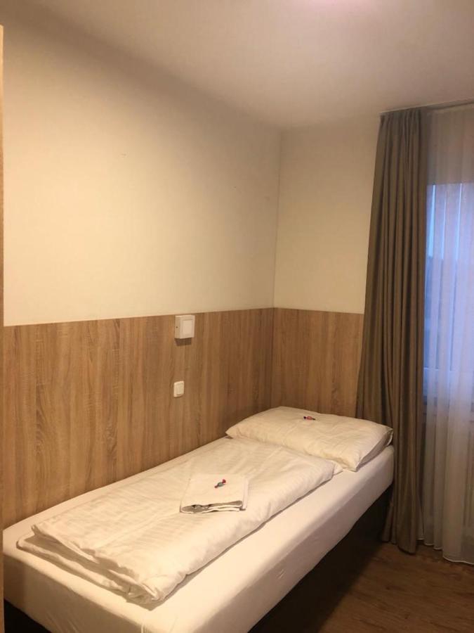Gastehaus Penny Rooms N Hallein Exteriör bild