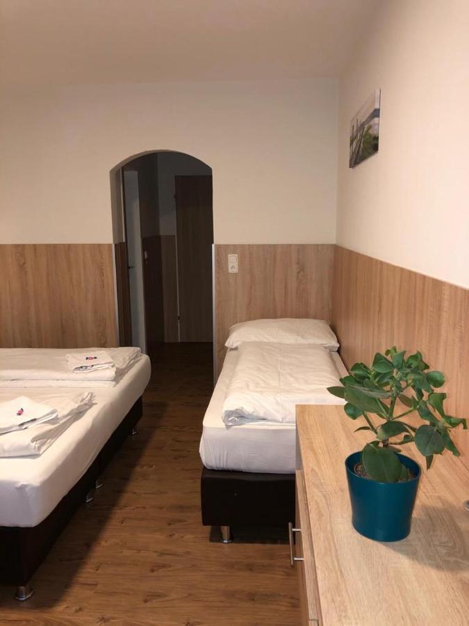 Gastehaus Penny Rooms N Hallein Exteriör bild