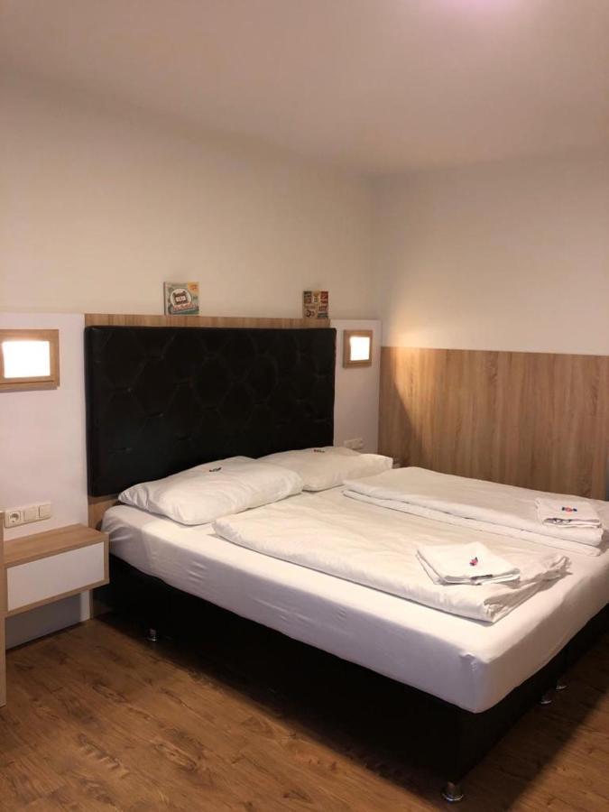 Gastehaus Penny Rooms N Hallein Exteriör bild